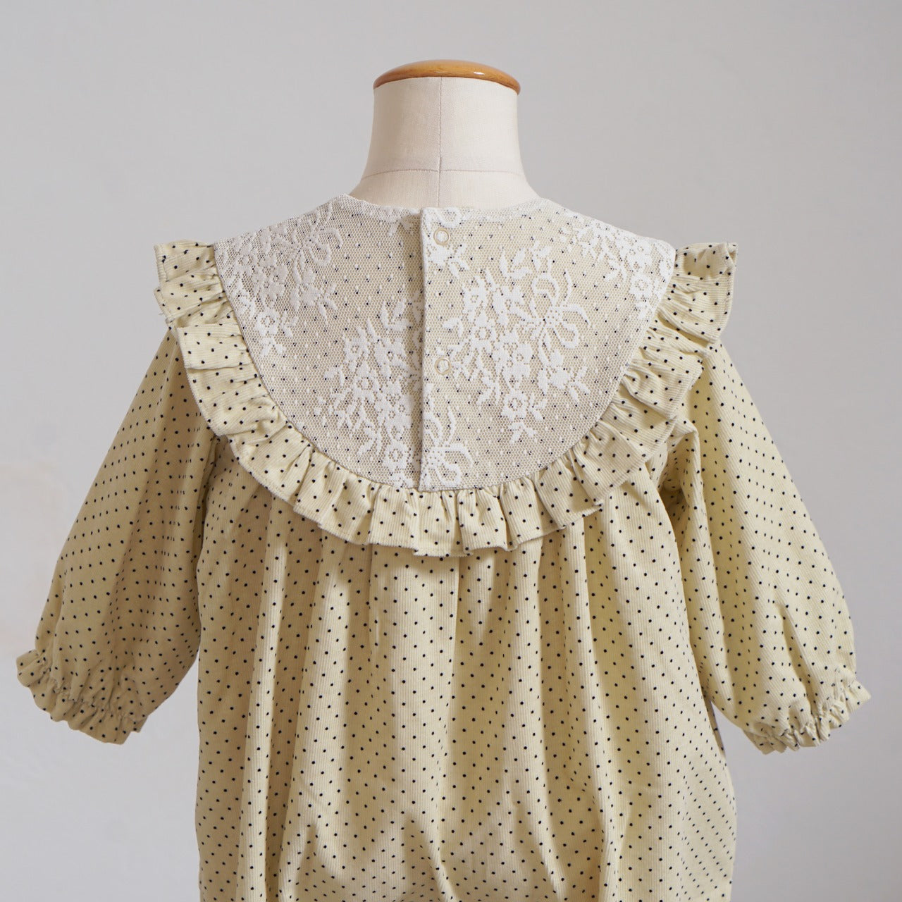 ドットLaceロンパース ベージュ 70・80cm