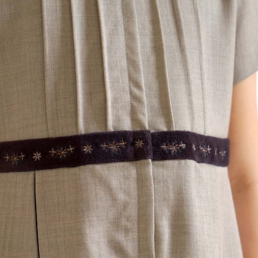 お受験服　ボックスプリーツワンピース ベージュ 100cm・110cm・120cm