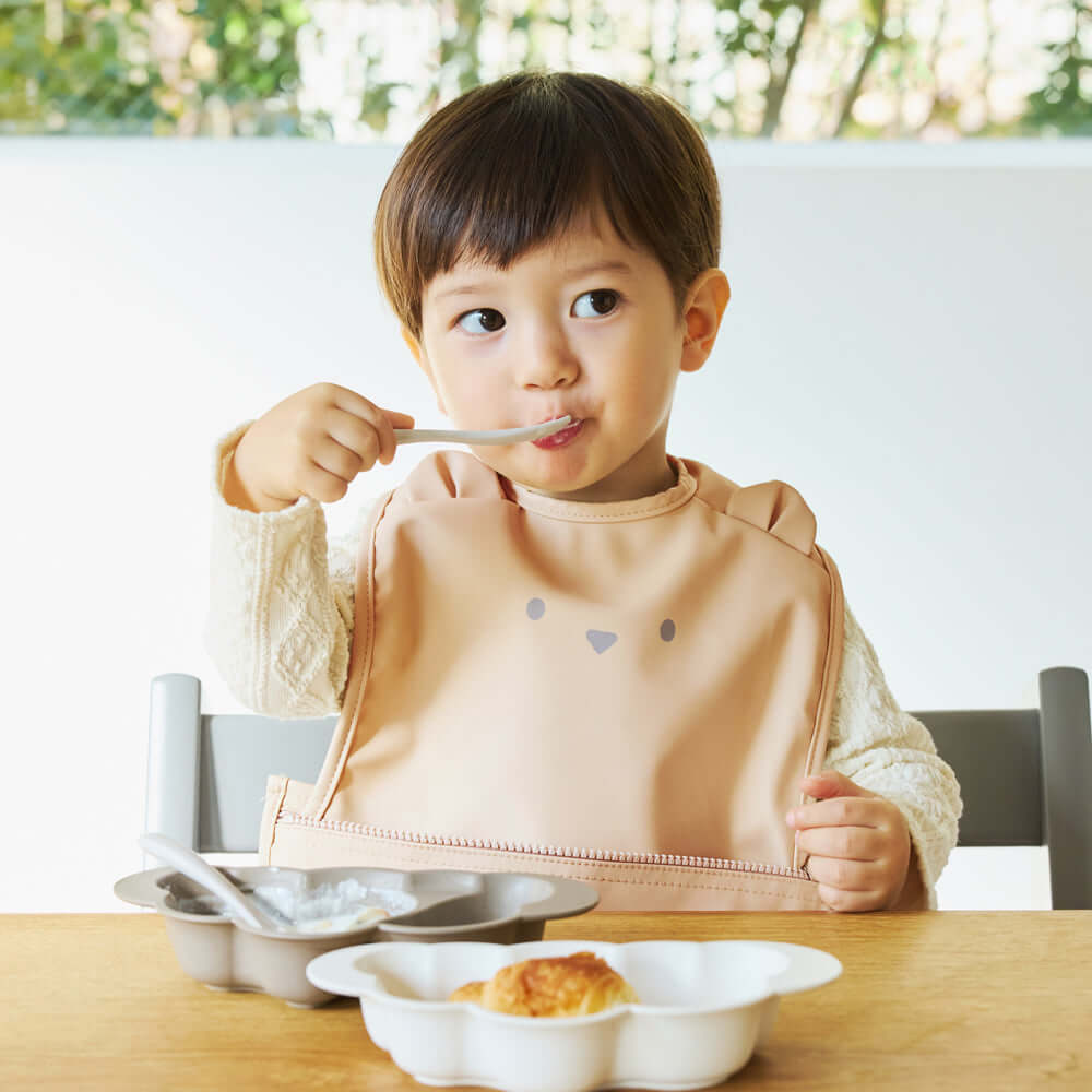 お食事ポーチロン 袖なし ねこアイボリー