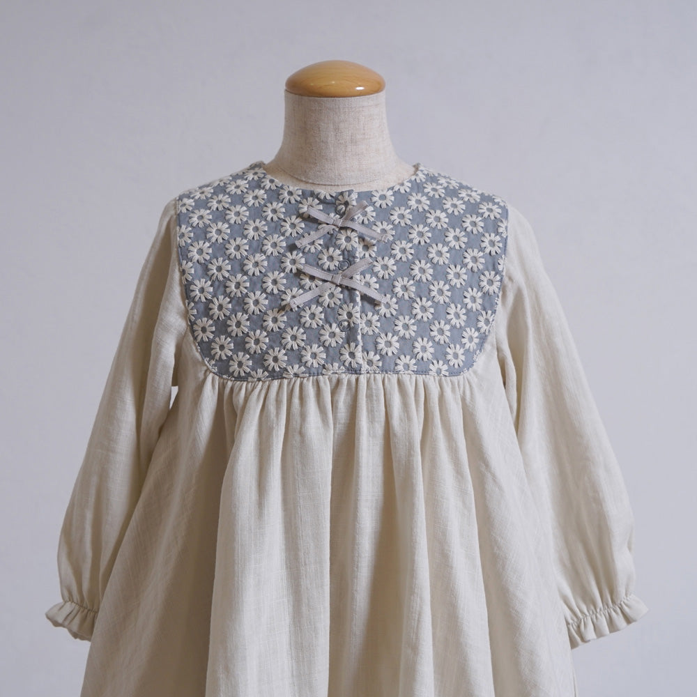 flower刺繍ヨークワンピース ライトグレー 80cm・90cm・100cm・110cm