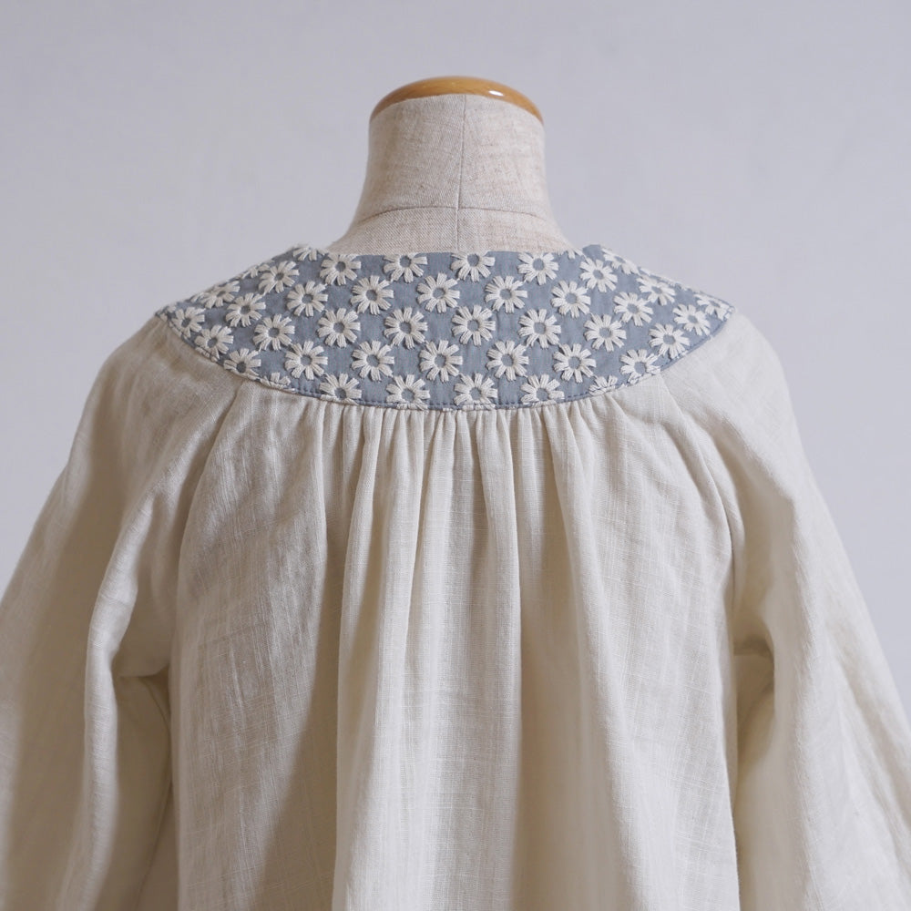 flower刺繍ヨークワンピース ライトグレー 80cm・90cm・100cm・110cm